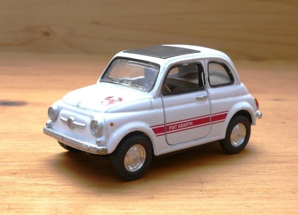 Maisto Fiat 500 Nuova Abarth. Schaal 1/31., Ophalen of Verzenden, Zo goed als nieuw, Auto, Overige merken
