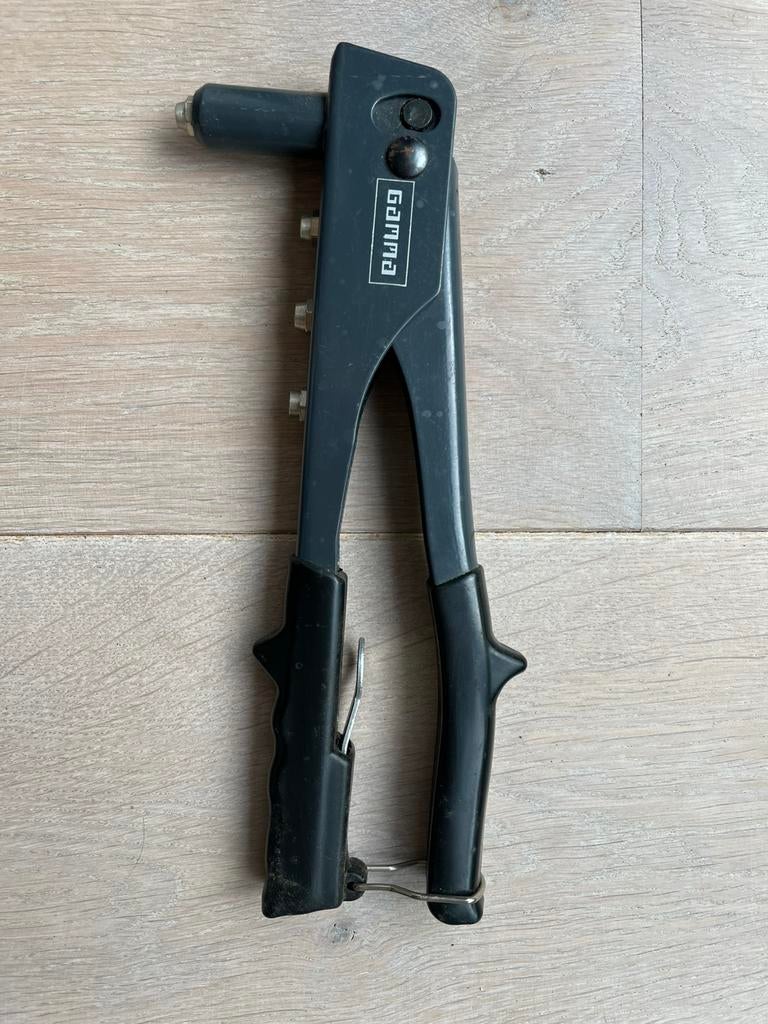 Blindklinktang Gamma, Doe-het-zelf en Verbouw, Gereedschap | Handgereedschap, Ophalen of Verzenden, Gebruikt