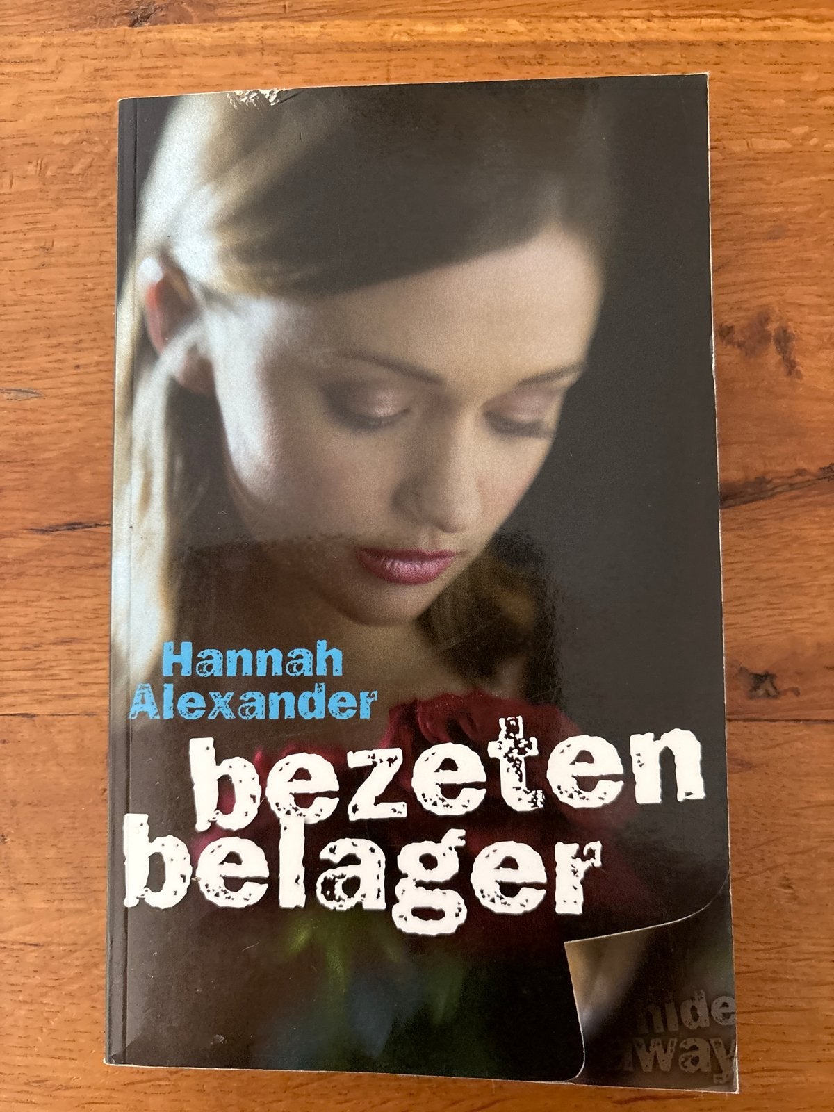 Hannah Alexander - Bezeten belager, Boeken, Ophalen of Verzenden, Zo goed als nieuw, Hannah Alexander