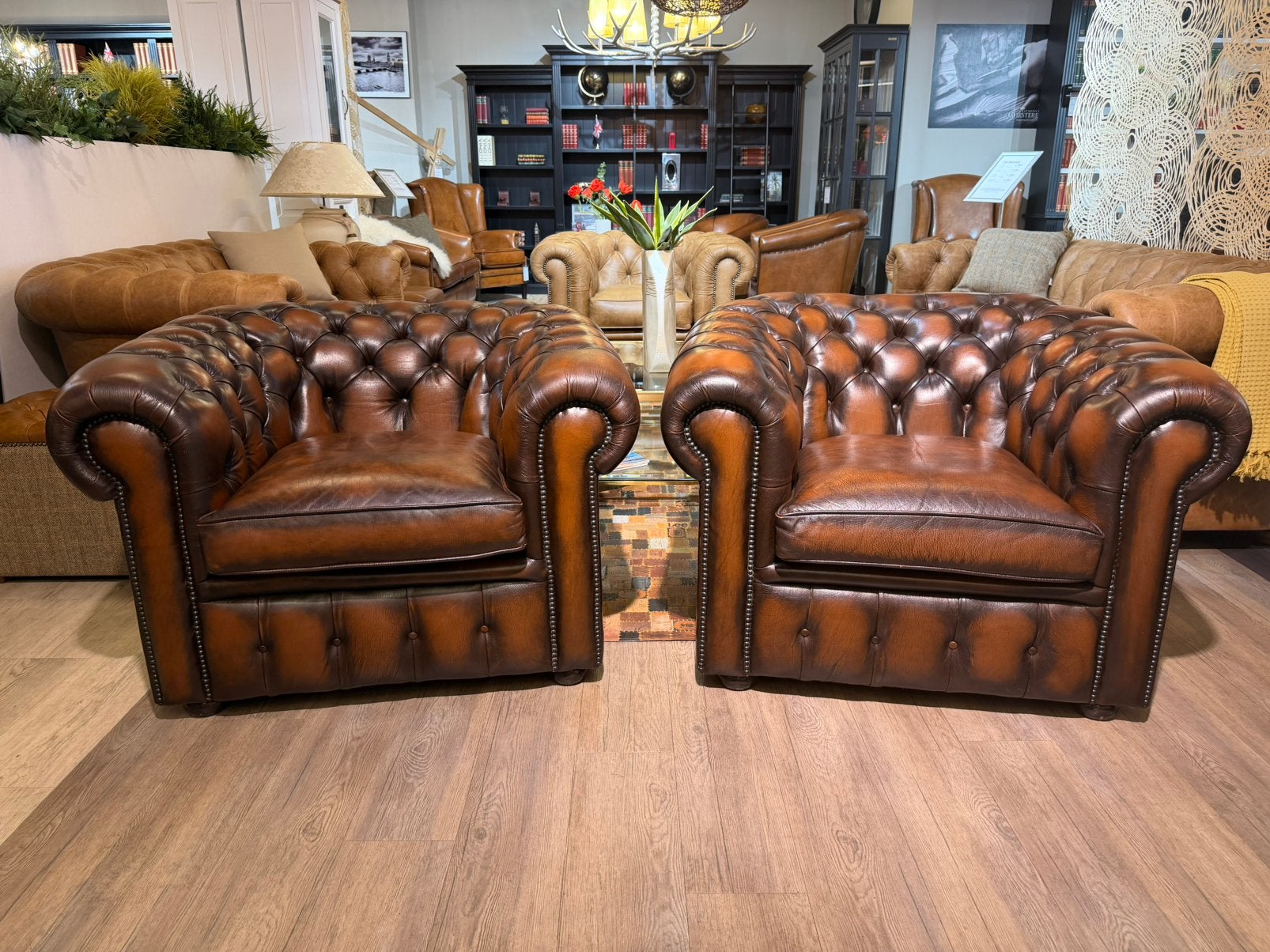 2 x originele Chesterfield clubfauteuils antiek bruin, Ophalen of Verzenden, Zo goed als nieuw, 75 tot 100 cm