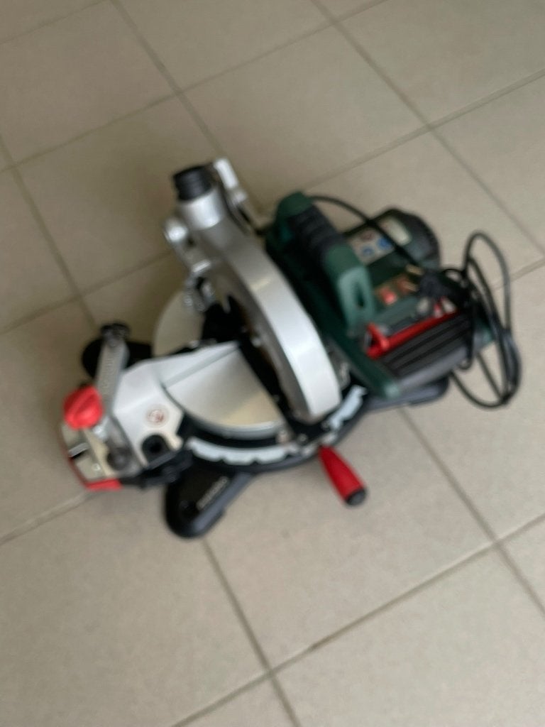 Verstekzaag METABO KS 216 M, Doe-het-zelf en Verbouw, Gereedschap | Zaagmachines, Ophalen, Zo goed als nieuw, Afkortzaag, 30 tot 70 mm