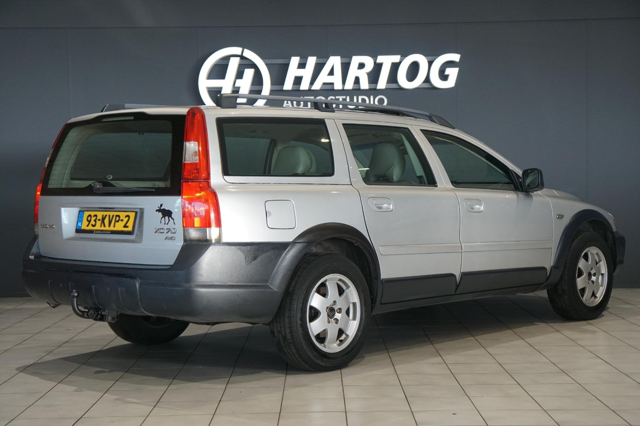 Volvo XC70 2.5 T + SCHUIFDAK / TREKHAAK / STOELVERWARMING /, Automaat, 1700 kg, XC70, 2521 cc