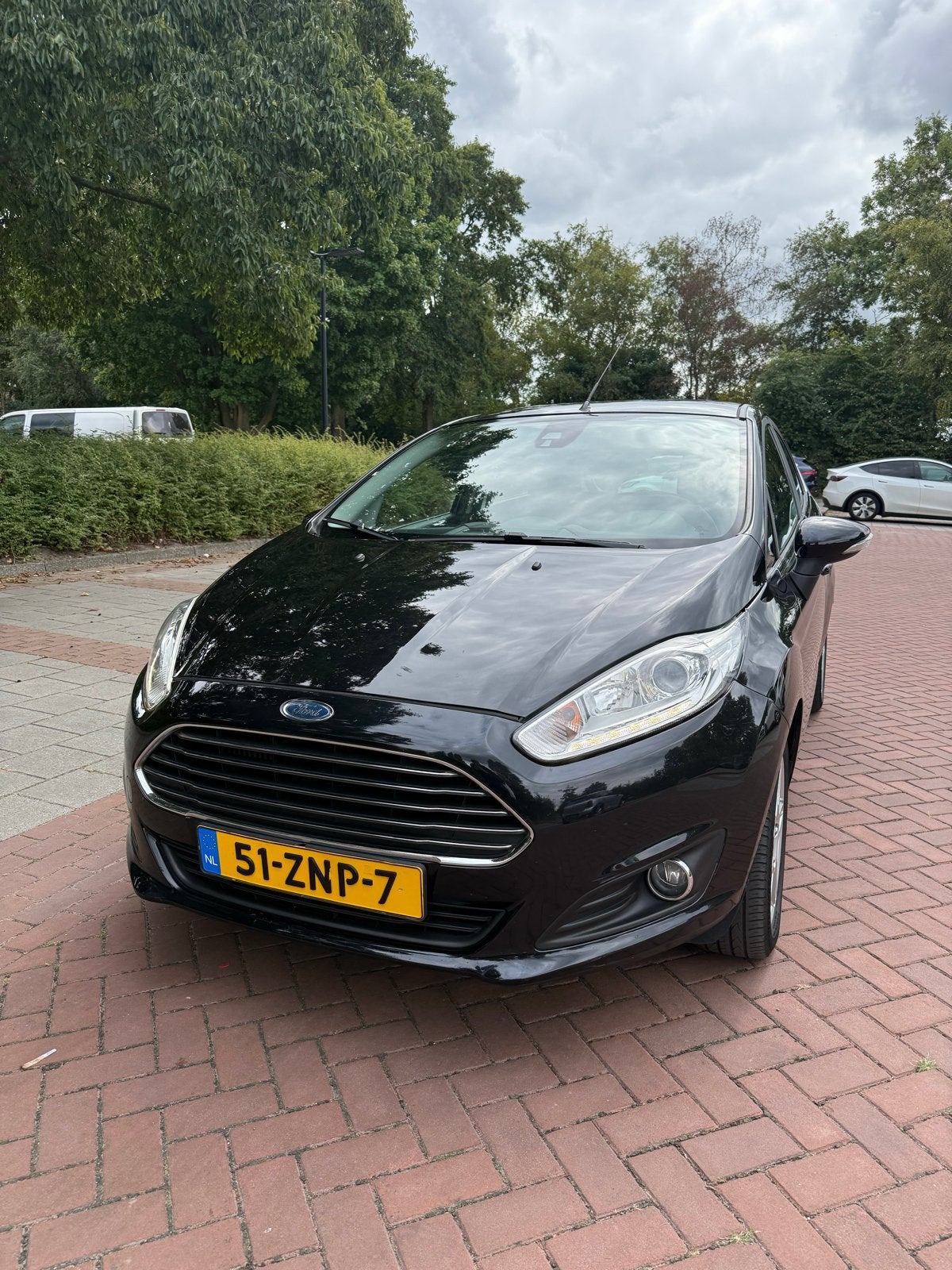 Ford Fiësta 1.0 74KW/100PK 5D 2012 Zwart Bluetooth, Auto's, Ford, Voorwielaandrijving, 40 €/maand, Zwart, 100 pk