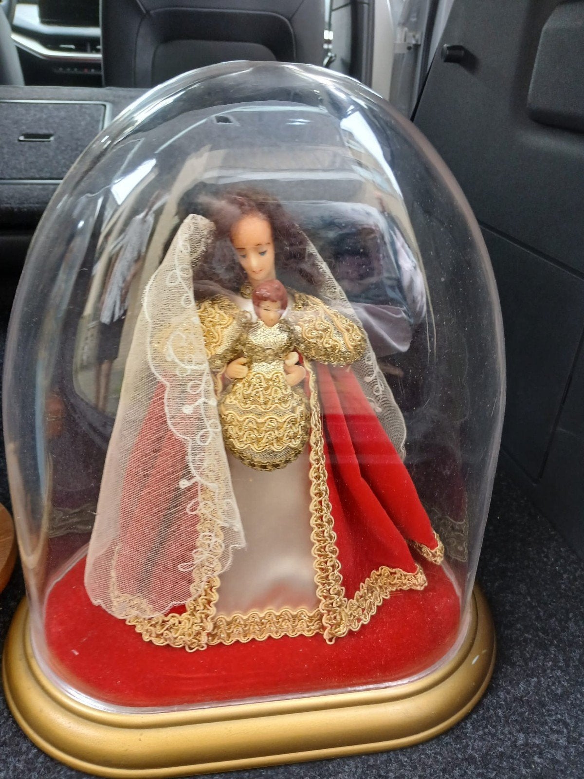 Maria met kindje Jezus onder stolp van plexiglas, Antiek en Kunst, Antiek | Religie, Ophalen
