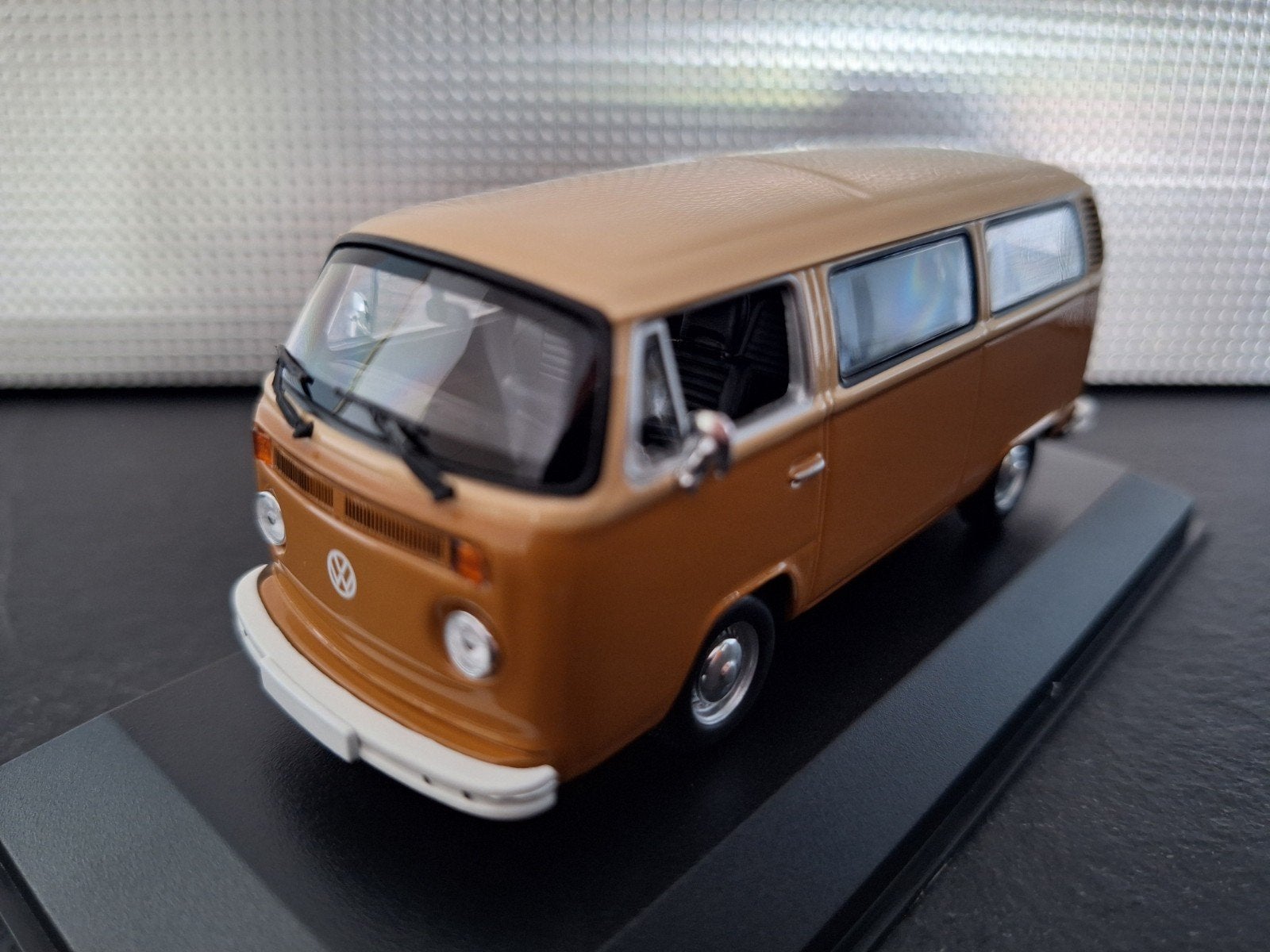 Volkswagen T2 Bus 1972 Schaal 1:43, Hobby en Vrije tijd, Modelauto's | 1:43, Overige merken, Nieuw, Ophalen of Verzenden, Maxichamps