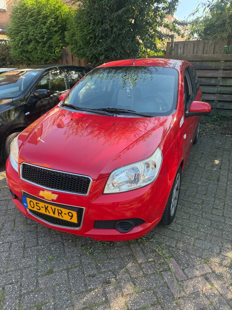 Chevrolet Aveo 1.2 16V 3D 2010 Rood, Auto's, Voorwielaandrijving, 40 €/maand, Aveo, 4 cilinders