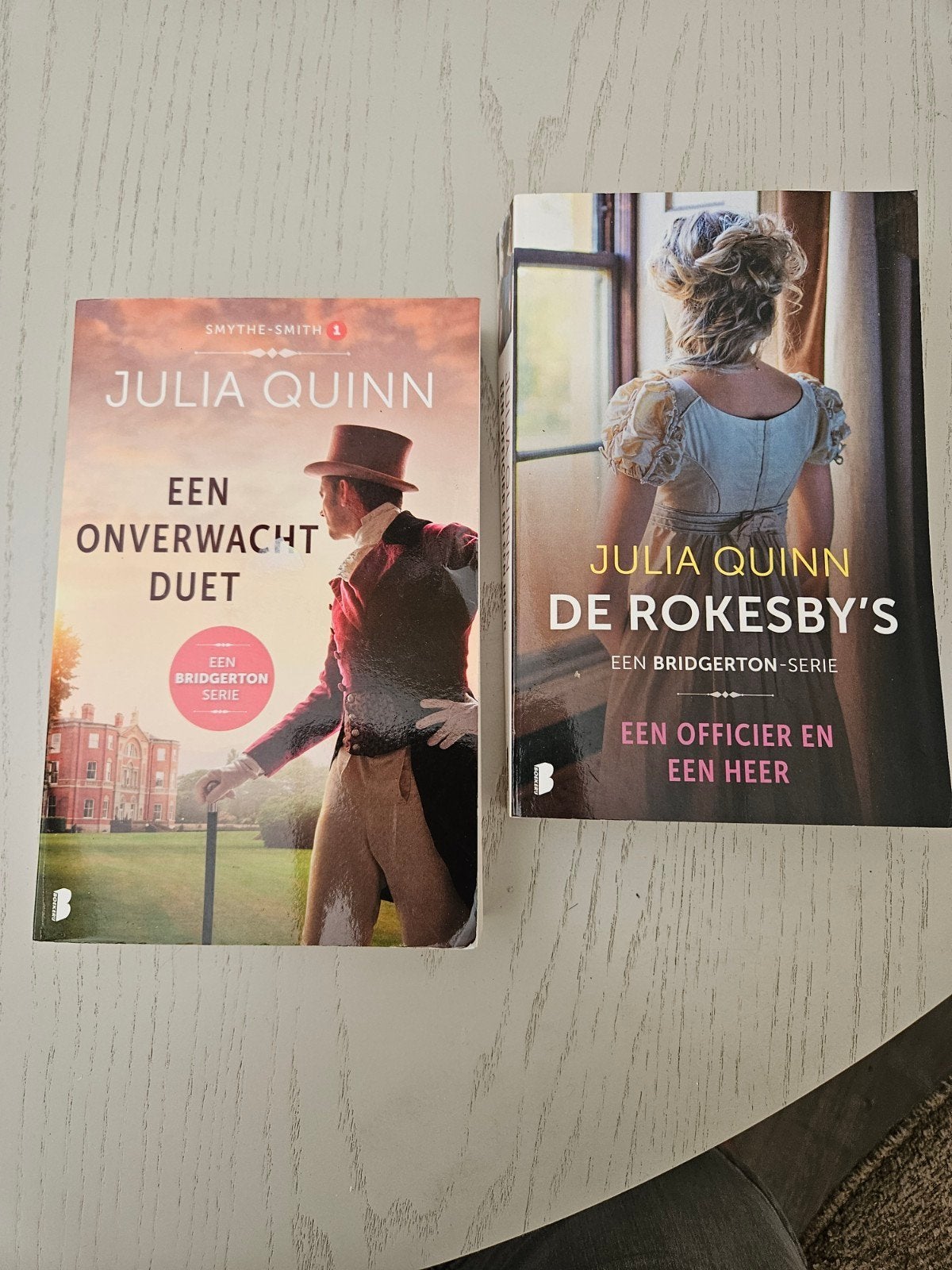 Julia Quinn. Bridgerton-serie. 2 Stuks., Ophalen of Verzenden, Zo goed als nieuw, Julia Quinn, Nederland
