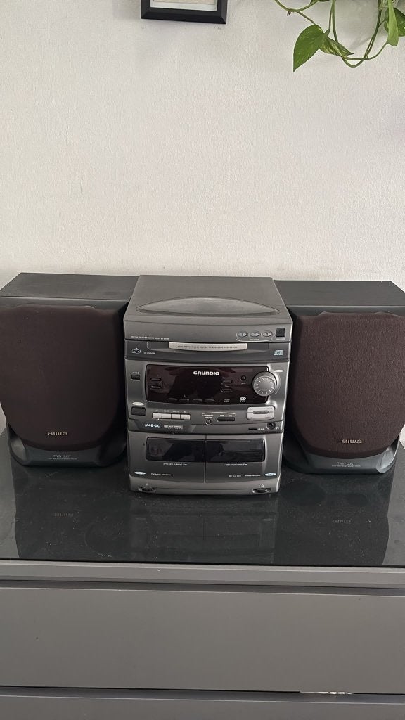 Complete Grundig stereo system with two Aiwa speakers., Draagbaar, Zo goed als nieuw, Ophalen, Tuner of Radio