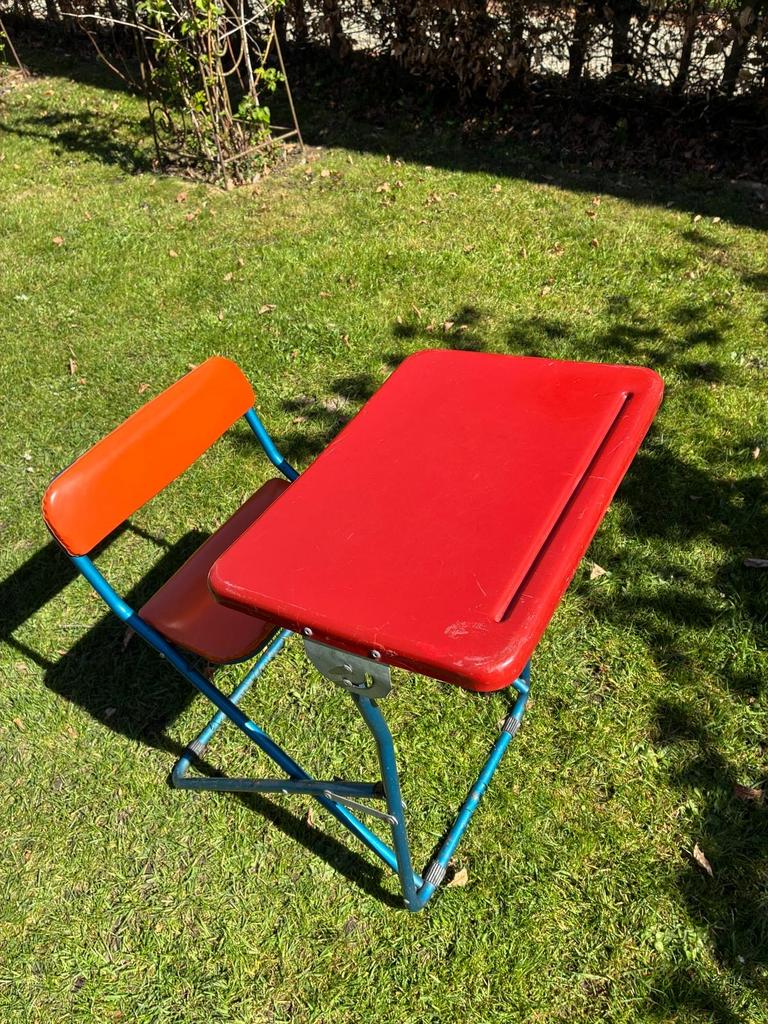 Inklapbaar Lessenaartje met Stoel - Vintage Kinderbureau, Kinderen en Baby's, Kinderkamer | Tafels en Stoelen, Ophalen of Verzenden