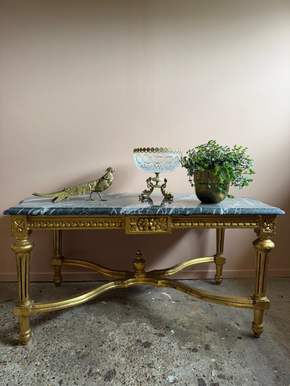 Vergulde vintage salontafel met donker marmeren blad, Ophalen, Gebruikt, Vintage, 50 tot 100 cm