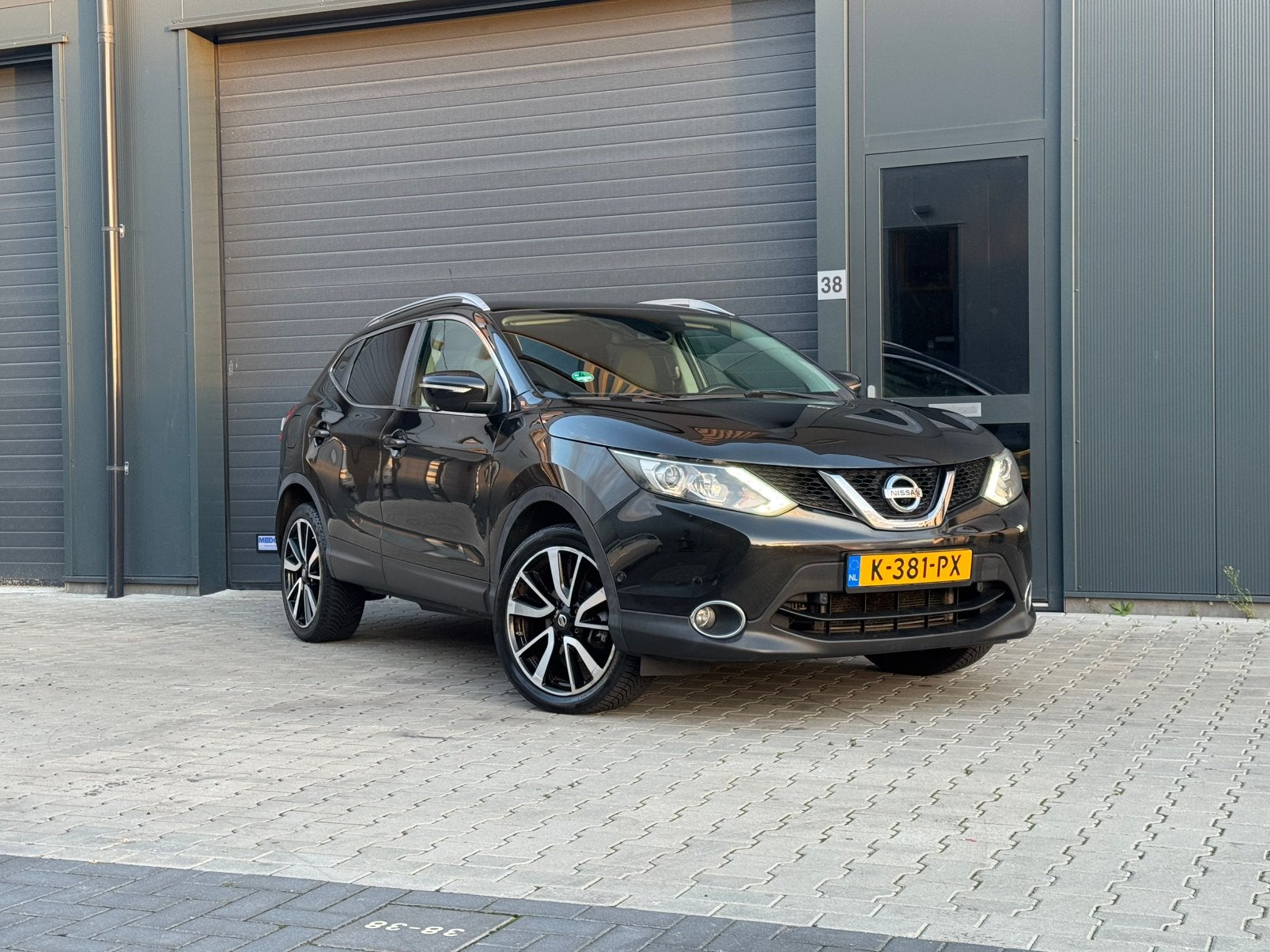Nissan Qashqai 1.2 Dig-t | NWE Distrikett|NWE APK\Full opt, Auto's, Voorwielaandrijving, Zwart, 4 cilinders, Bi-Xenon koplampen