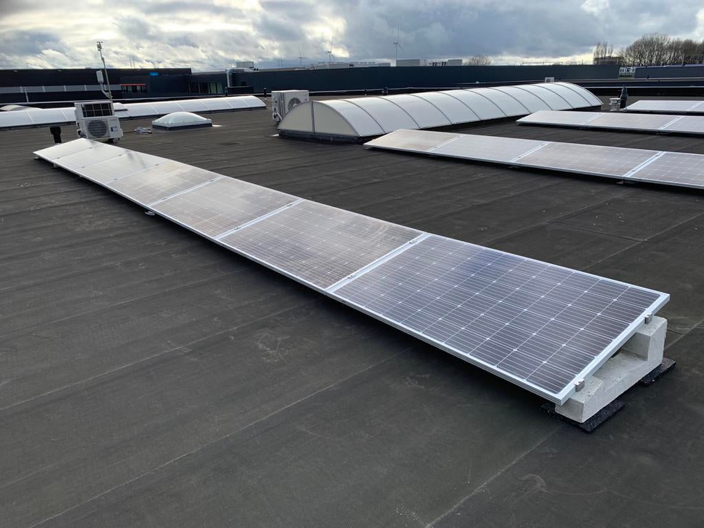 Complete set (26) zonnepanelen: ruim 43 m2, Doe-het-zelf en Verbouw, Zonnepanelen en Toebehoren, Ophalen, Zo goed als nieuw, Compleet systeem