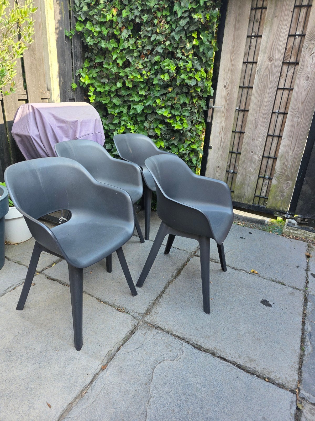 4 Kwantum Tuinstoelen Zwart - Comfortabel en Modern, Tuin en Terras, Tuinstoelen, Gebruikt, Kunststof, Ophalen
