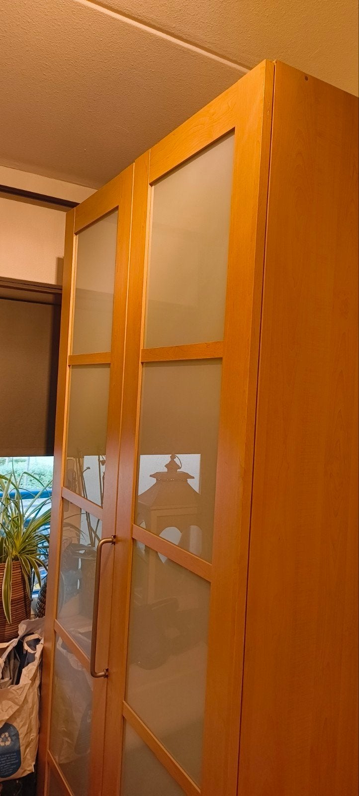 Houten kast met glazen deuren, Huis en Inrichting, Kasten | Kledingkasten, Ophalen, Glas, 50 tot 100 cm, Modern