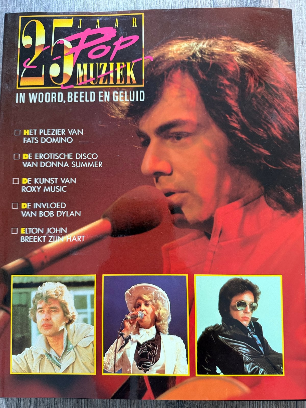 25 Jaar Pop Muziek in Woord, Beeld en Geluid - Lekturama, Ophalen of Verzenden, Gelezen, Artiest