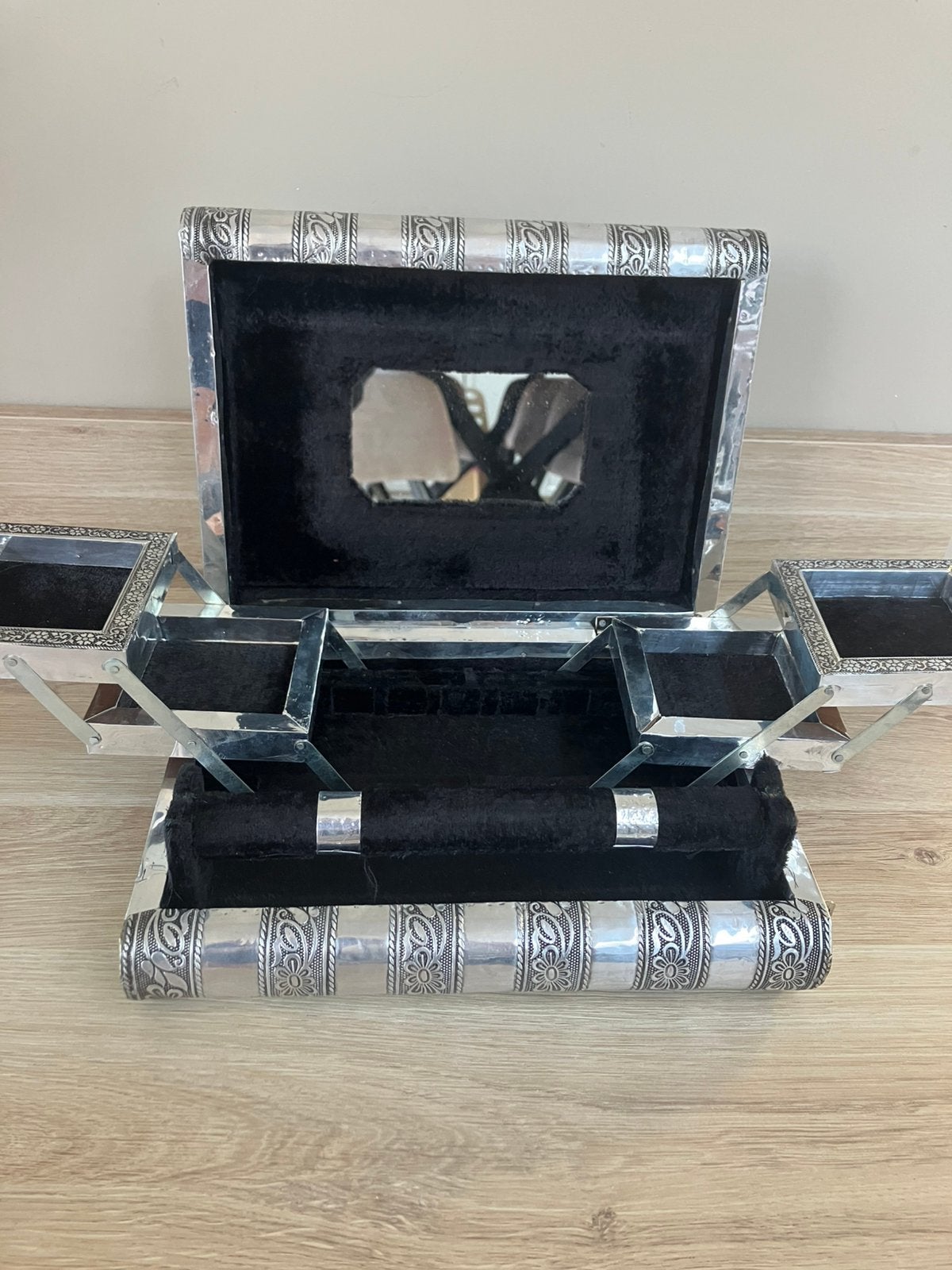 Sieraden kist zilver kleurig, Ophalen, Gebruikt, Overige kleuren, Met spiegeltje(s)