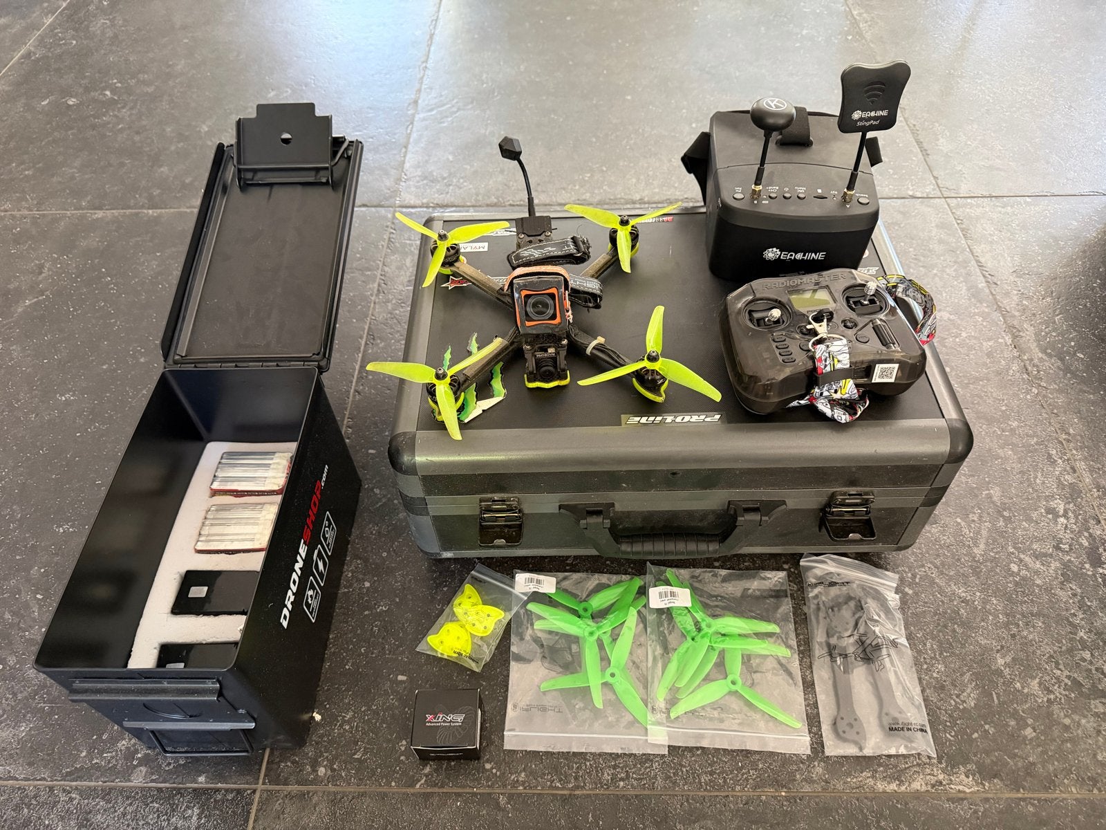 FPV Racing Drone Set - Compleet met Goggles en Controller, Audio, Tv en Foto, Drones, 250 tot 900 gram, Gebruikt, 100 tot 1000 meter