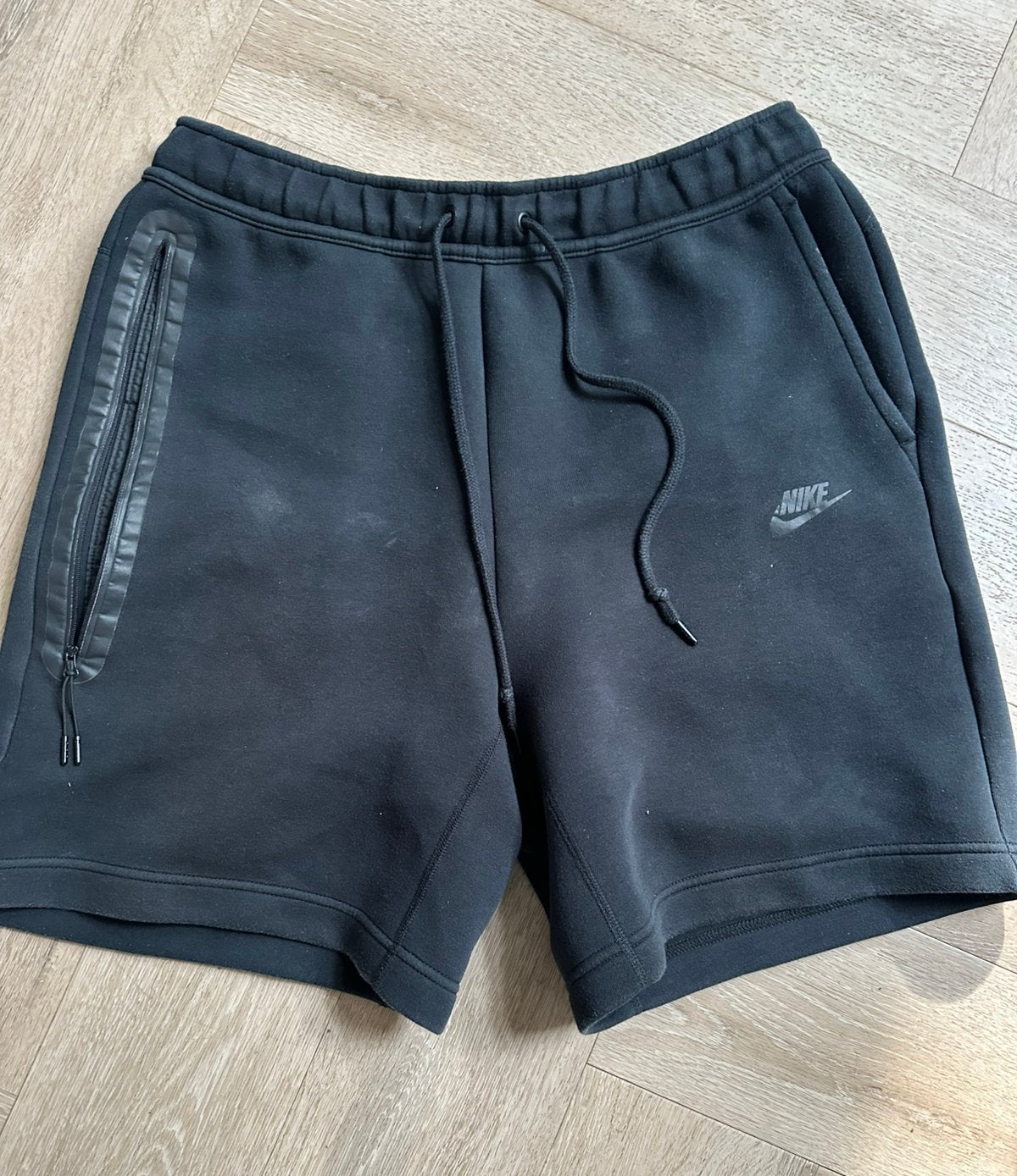 Nike tech korte broek, Ophalen of Verzenden, Gedragen, Maat 52/54 (L), Zwart