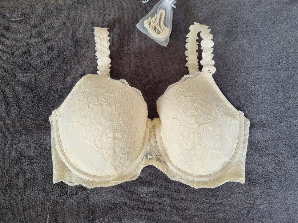 Gloednieuwe kanten BH met beugel 75F, Wibra, Ophalen of Verzenden, Beige, BH