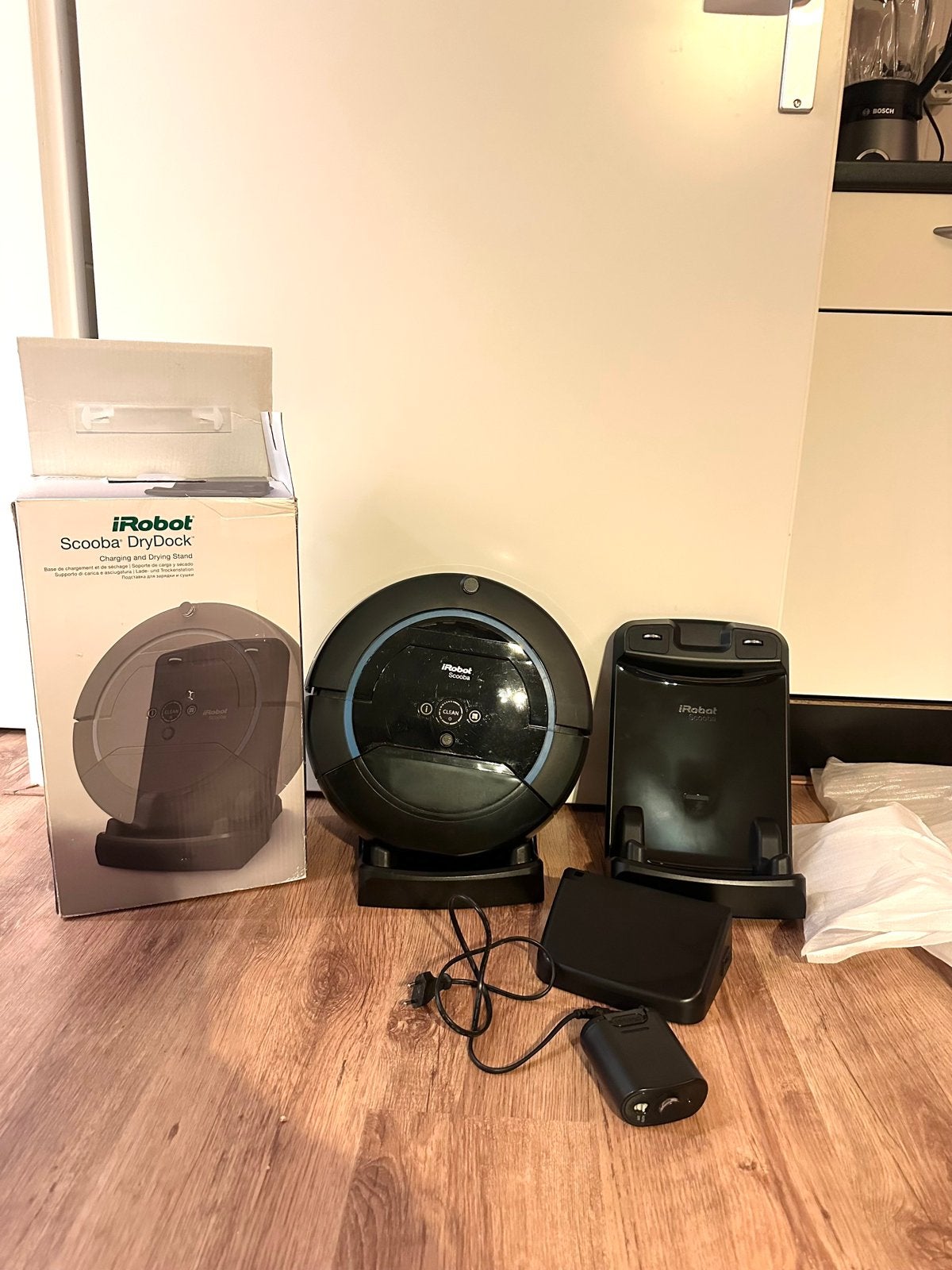 iRobot Scooba 450 Vloerreinigingsrobot + DryDock, IRobot, Ophalen of Verzenden, Zo goed als nieuw, Vloerreiniger