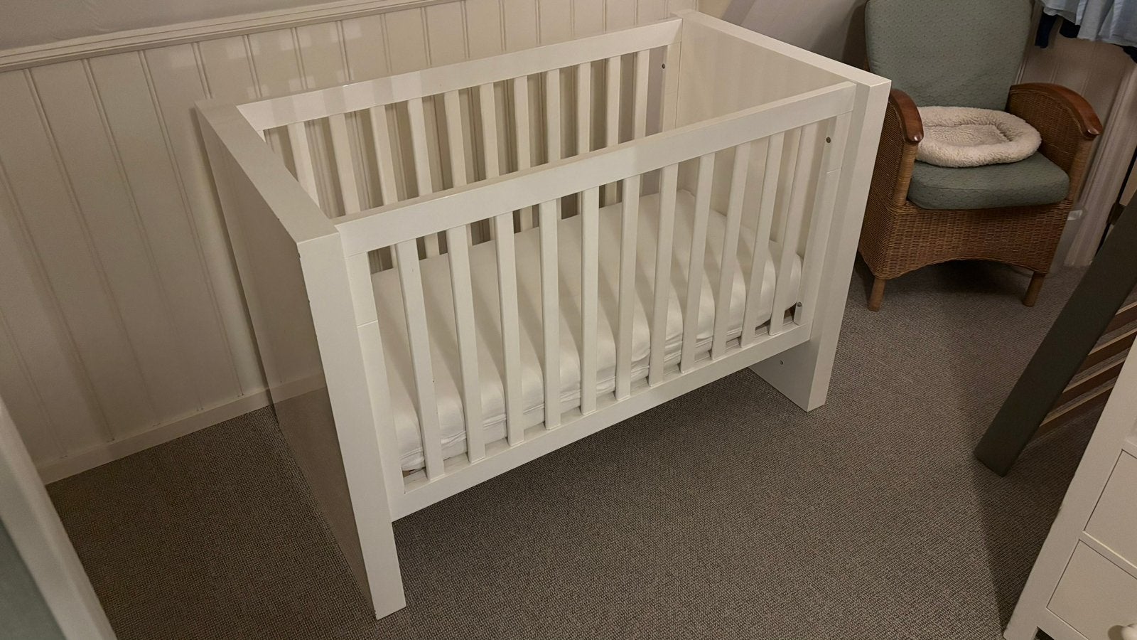 Babyledikantje hoogglans wit – inclusief matras, Kinderen en Baby's, Ophalen, Gebruikt, Ledikant