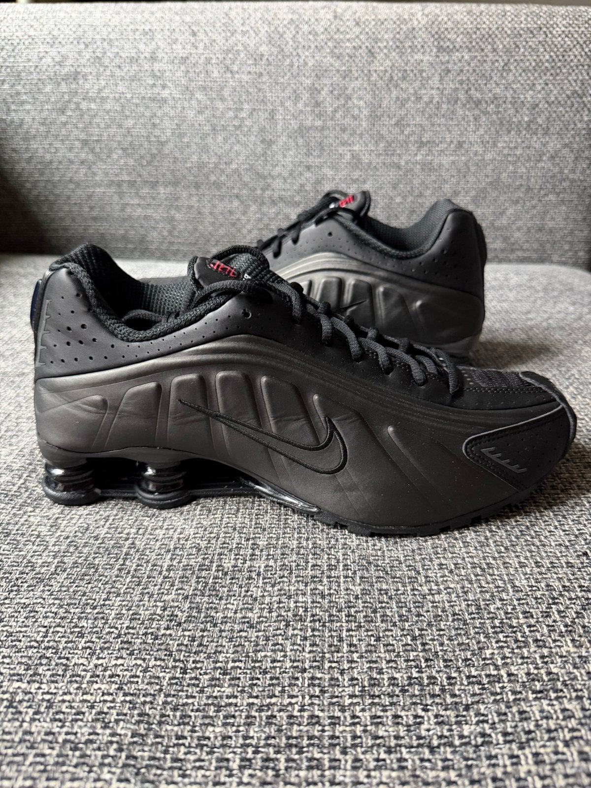 Nike Shox R4 - Maat 44.5 - Nieuw zonder doos, Zwart, Nieuw, Ophalen of Verzenden, Sneakers of Gympen