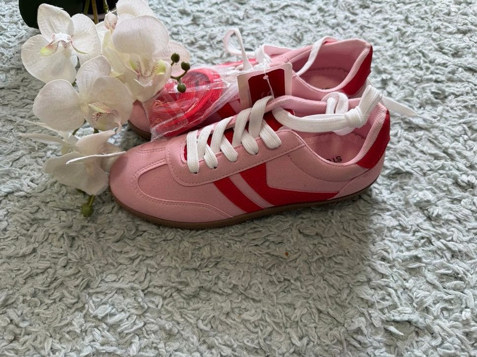 NİEUW, stoere roze veter sneakers met rode strepen - maat 36, Meisje, Schoenen, Nieuw, Ophalen of Verzenden