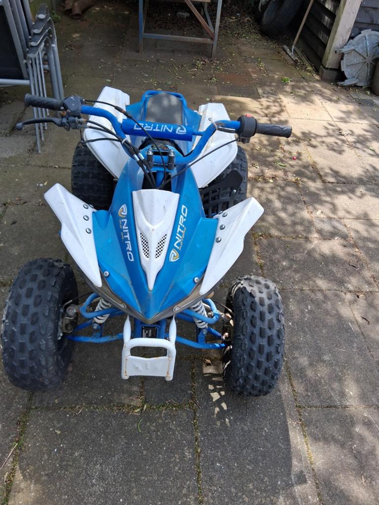 Nitro Quad - Blauw/Wit - beetje liefde nodig, Fietsen en Brommers, Brommeronderdelen | Snorfietsen, Ophalen
