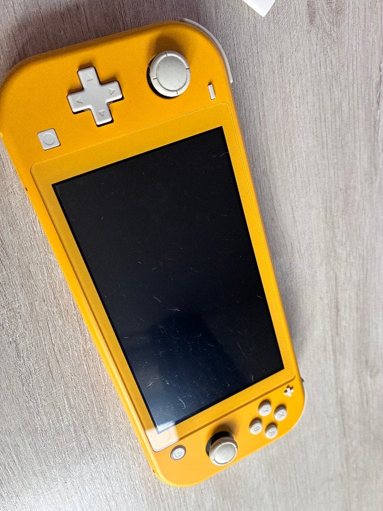 Nintendo Switch Lite, Spelcomputers en Games, Spelcomputers | Nintendo Switch Lite, Ophalen, Geel, Gebruikt