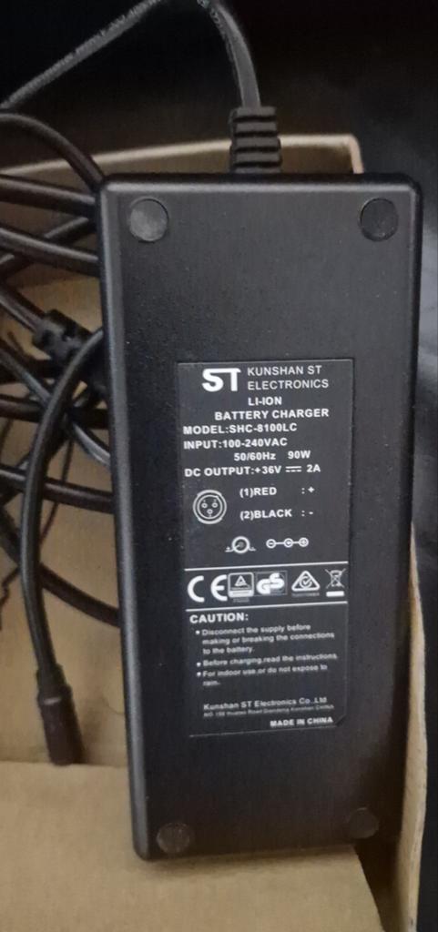 Oplader elektrische fiets batavus sparta gazelle, Fietsen en Brommers, Fietsaccessoires | Fietsaccu's, Ophalen of Verzenden