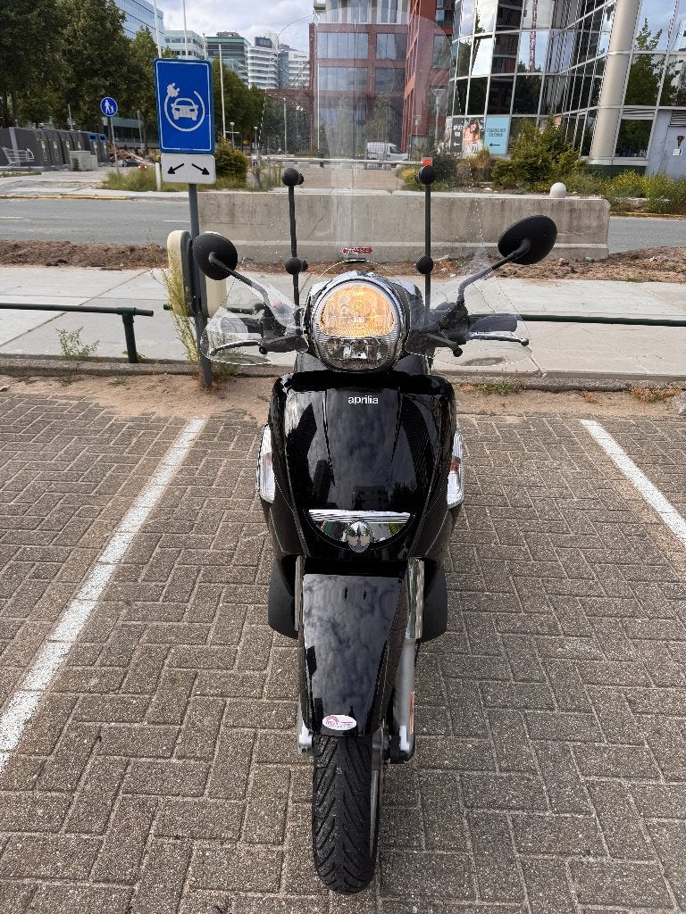 Aprilia Scooter Inclusief Kettingslot, Motoren, Motoren | Aprilia, 250 cc, Handvatverwarming, Scooter, Gebruikt