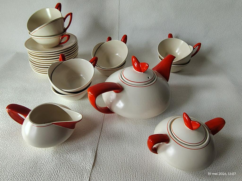 Bristol plateel thee servies compleet, rood en wit, 1930 ., Ophalen