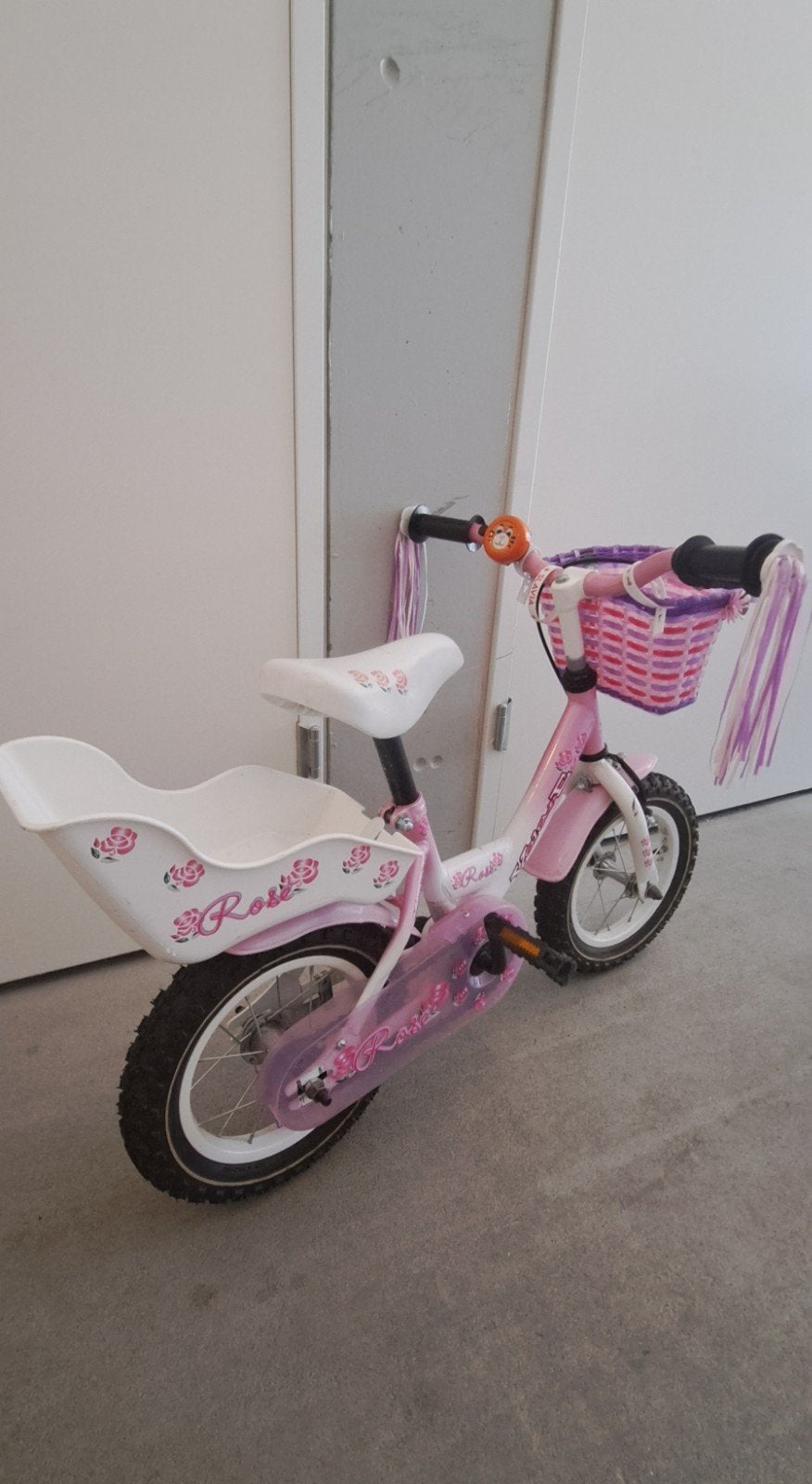 Roze kinderfiets met mandje en poppenstoeltje, Fietsen en Brommers, Ophalen, Gebruikt, 16 tot 20 inch
