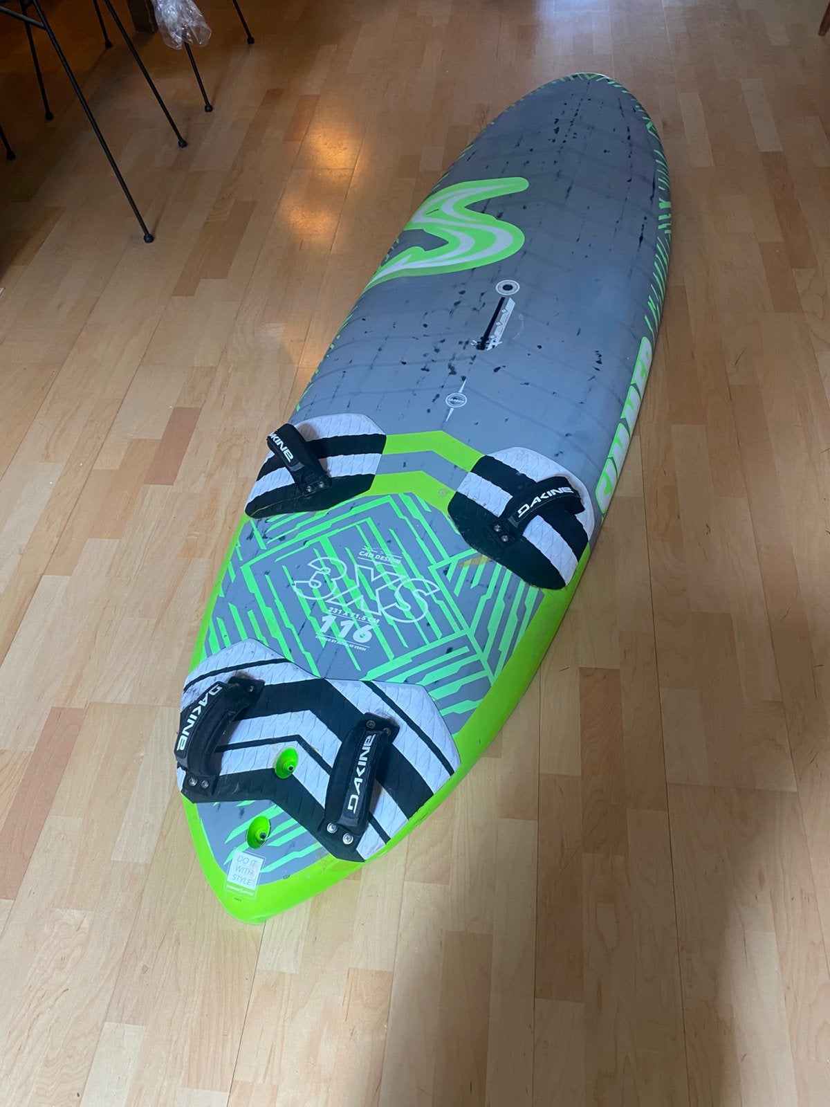Simmer 3XS 116 liter 71,5 breed slalom board, Watersport en Boten, Windsurfen, Ophalen, Gebruikt, Plank