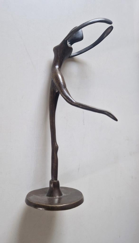 Bronzen beeldje van danseres - ca. 25cm hoog, Ophalen of Verzenden, Brons, 20 - 50 cm, Op sokkel