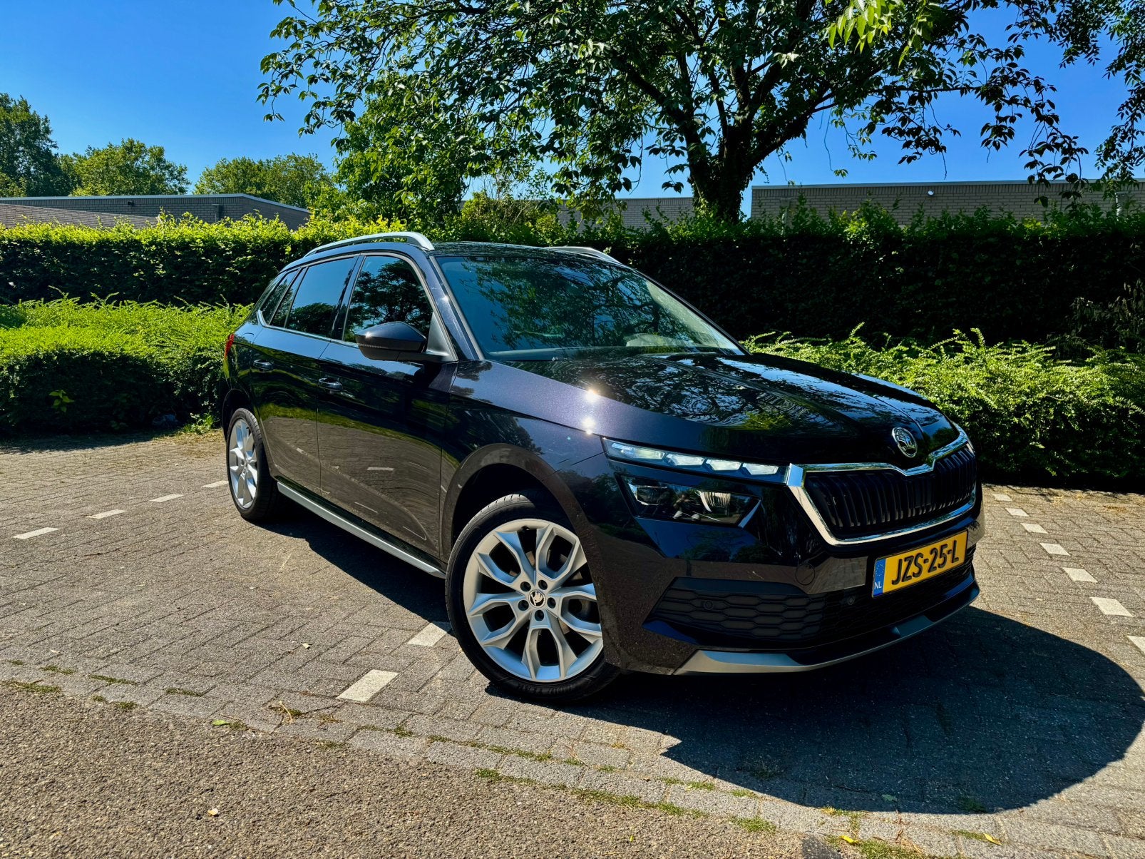 Skoda Kamiq 1.5 TSI Automaat - Dealer onderhouden, Auto's, Stof, 4 cilinders, Zwart, 630 kg