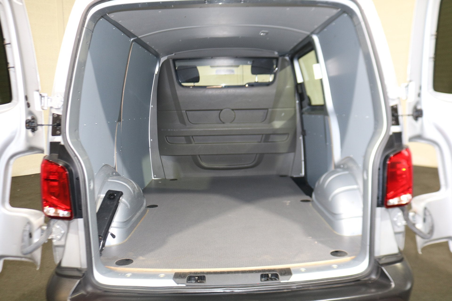 Volkswagen Transporter 2.0 TDI L1 H1 Airco (bj 2022), Auto's, Voorwielaandrijving, Start-stop-systeem, Stof, Gebruikt