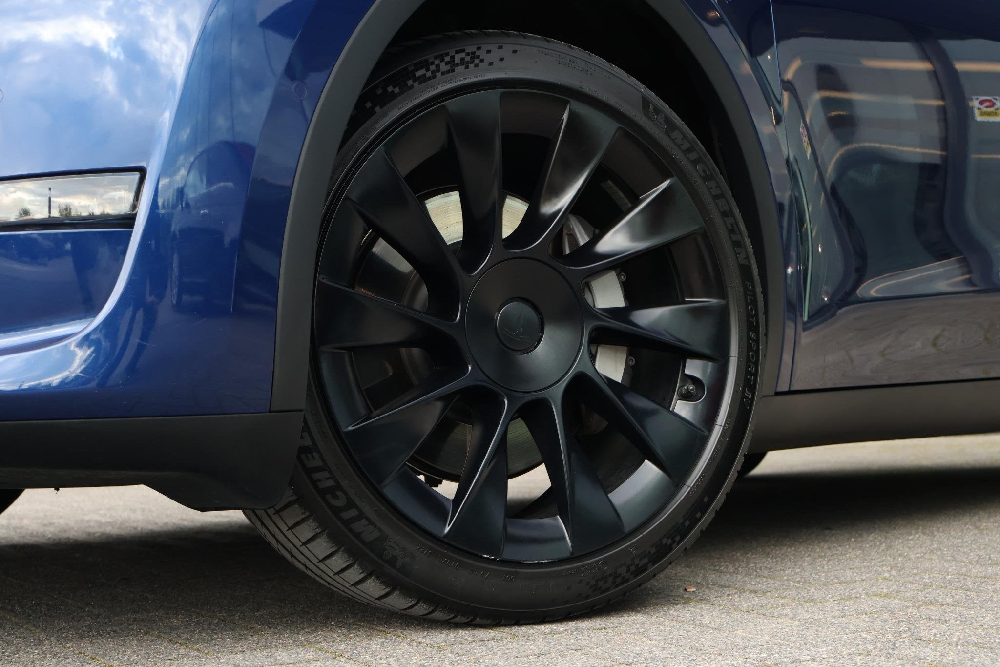 Tesla Model Y Long Range AWD 75 kWh / Trekhaak / Pano / Adap, Auto's, Automaat, Stof, Gebruikt, Blauw