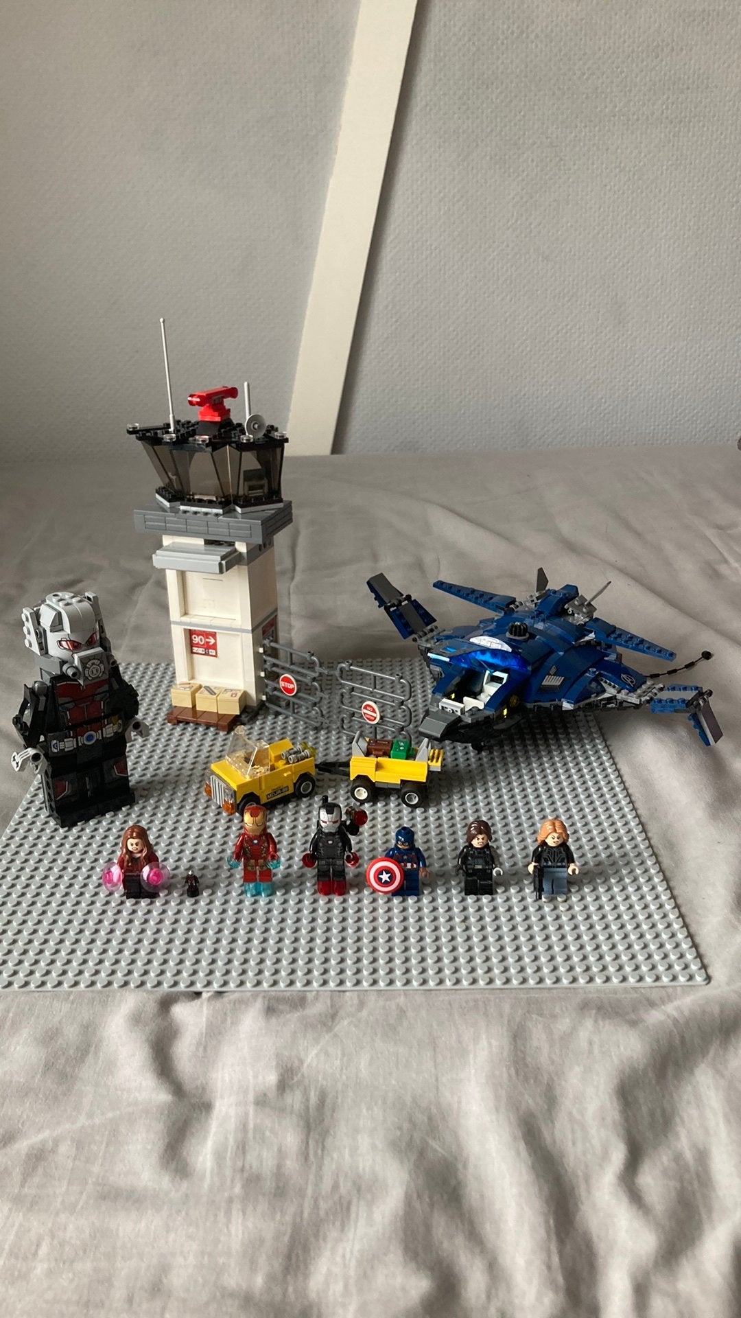 LEGO Super Heroes 76051 Airport Battle, Ophalen of Verzenden, Gebruikt