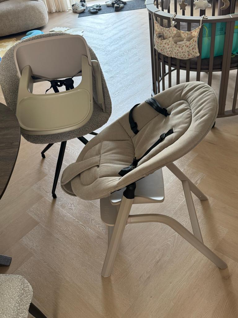 Novi Meegroeistoel Kinderstoel met Eetblad en Gordel, Kinderen en Baby's, Kinderstoelen, Zo goed als nieuw, Meegroeistoel, Afneembaar eetblad