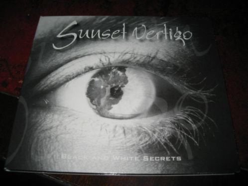 Sunset Vertigo – Black and White Secrets -, Ophalen of Verzenden, Gebruikt
