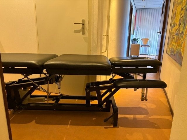 Uniphy elektrisch verstelbare behandeltafel, Sport en Fitness, Ophalen of Verzenden, Gebruikt, Massagetafel