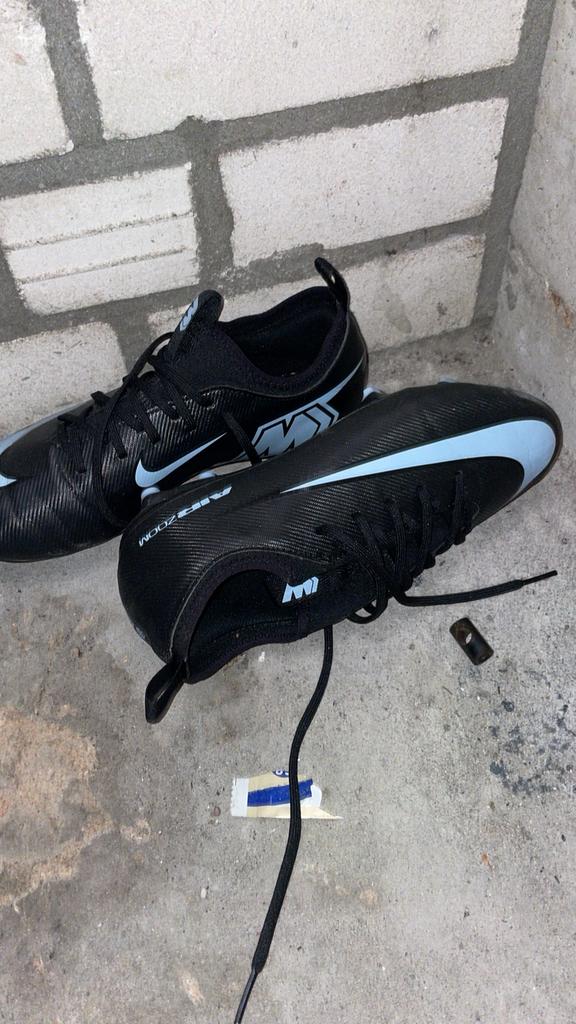 Voetbalschoenen nooit gebruikt, Ophalen of Verzenden, Zo goed als nieuw, Overige merken