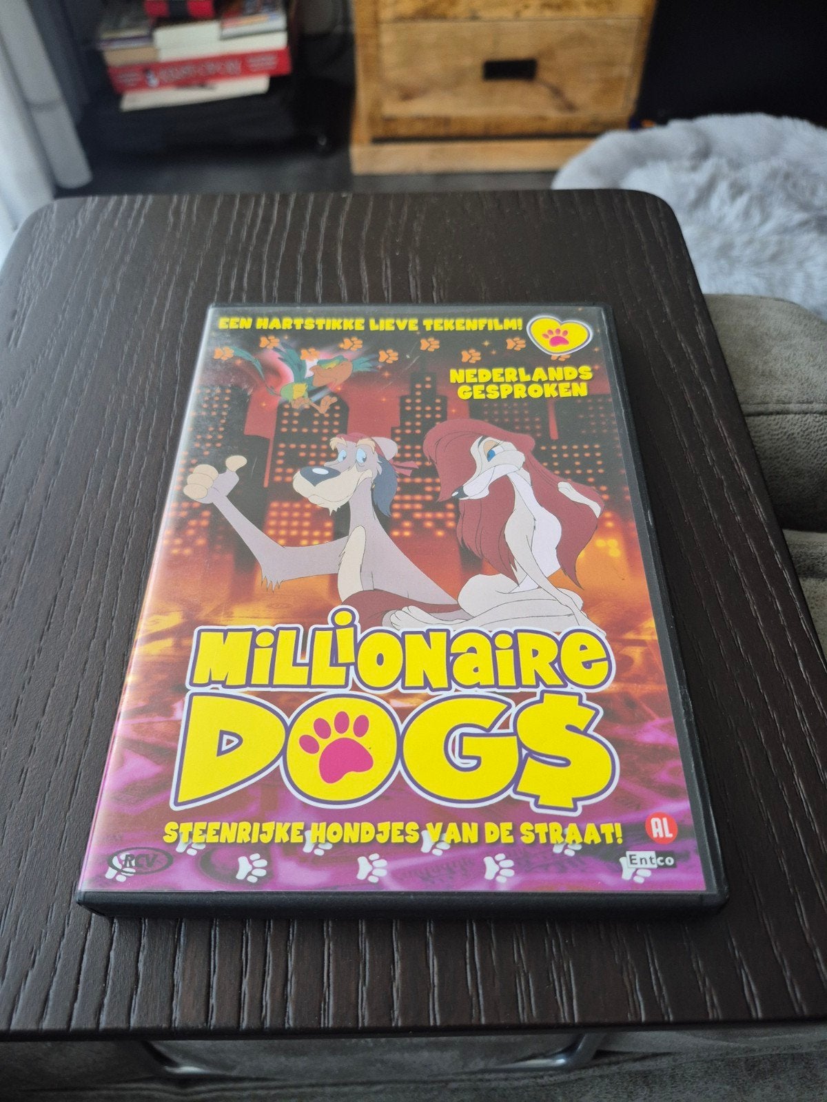 Millionaire Dogs DVD - Steenrijke hondjes van de straat!, Europees, Gebruikt, Tekenfilm, Alle leeftijden