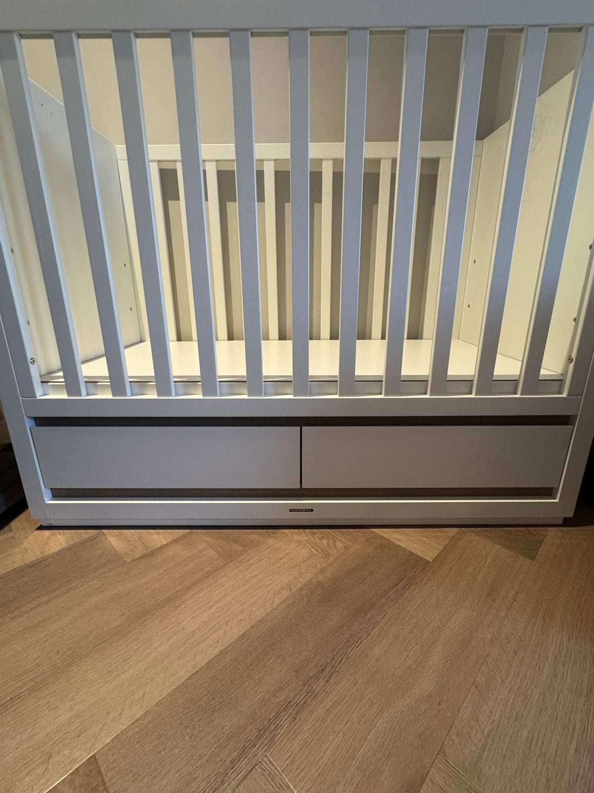 Kidsmill Babybed met 2 lades - Hoogte verstelbaar, Ophalen, Gebruikt, 70 tot 85 cm, Lattenbodem