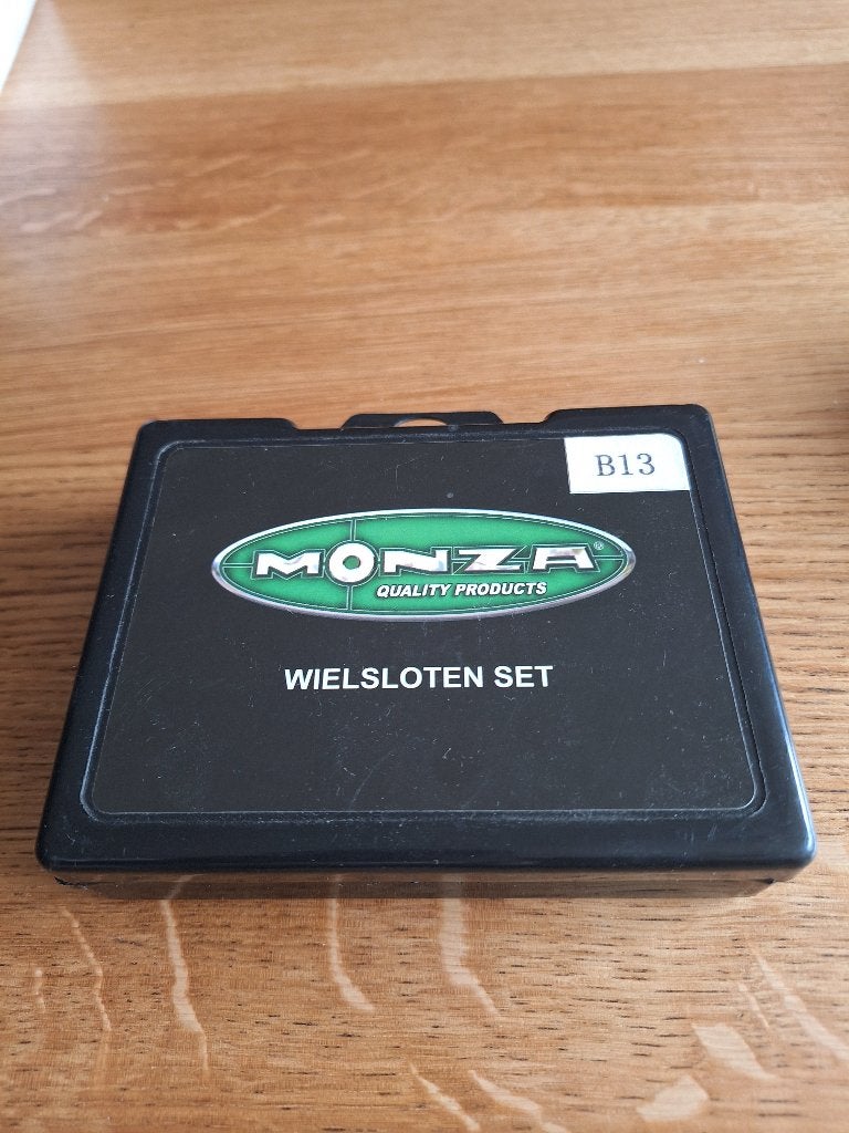 wielsloten set / slotbouten, Ophalen of Verzenden, Zo goed als nieuw