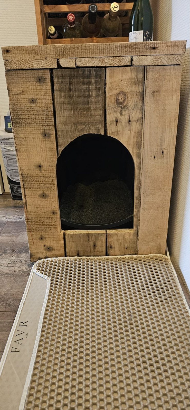 Steigerhouten ombouw voor kattenbak, Ophalen
