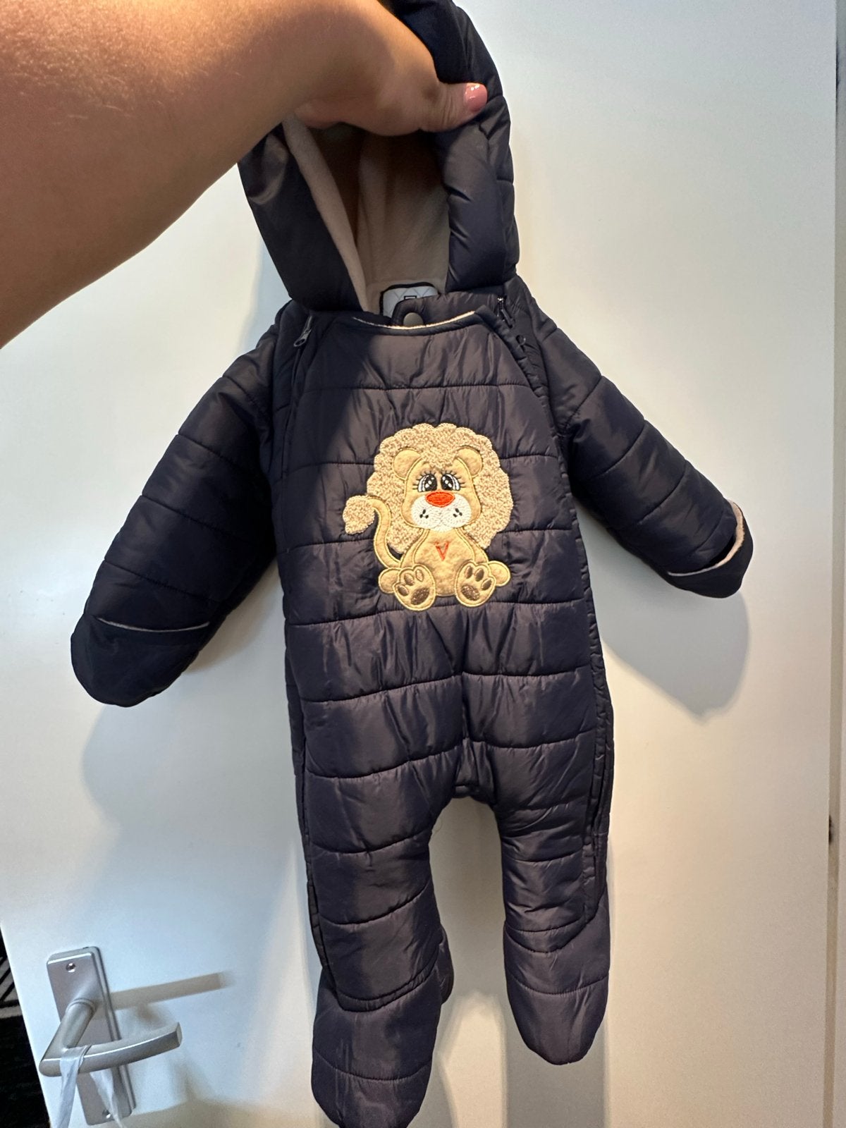 Verscon Outwear Baby Sneeuwpak Maat 68 met Leeuw Applicatie, Ophalen of Verzenden, Zo goed als nieuw, Jongetje of Meisje, Pakje