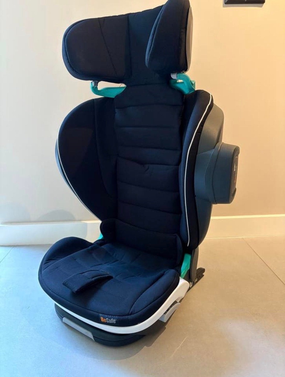 BeSafe iZi Flex FIX i-Size Autostoel - Zwart, Autogordel of Isofix, 15 t/m 36 kg, Verstelbare rugleuning, Zo goed als nieuw