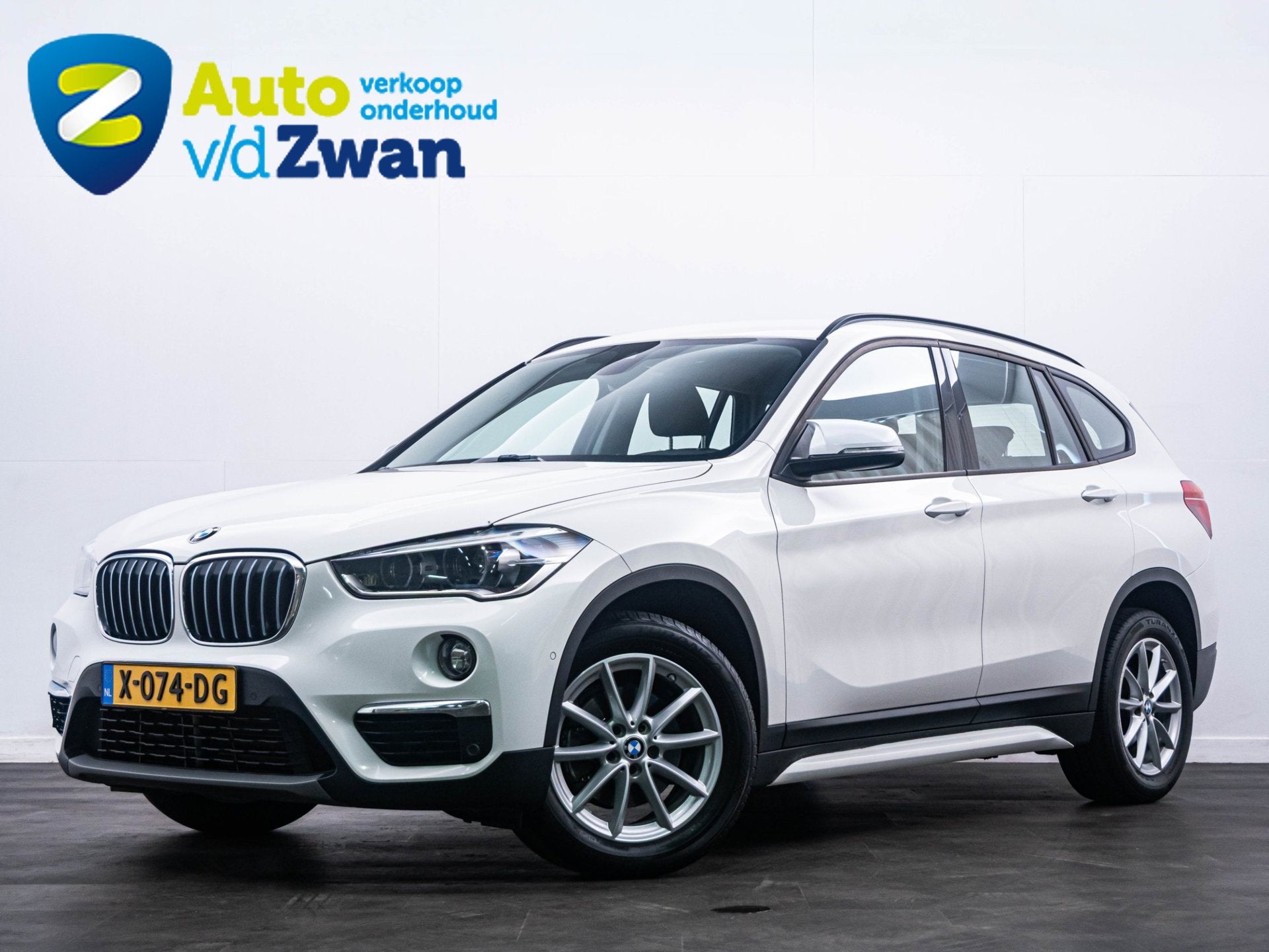 BMW X1 SDrive18i High Executive Edition PDC|Navi + Winterset, Auto's, BMW, Stof, Gebruikt, Euro 6, Wit